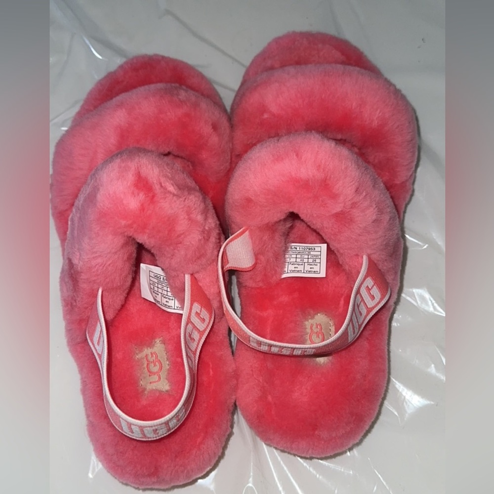 Pink Ugg slippers never worn size 9